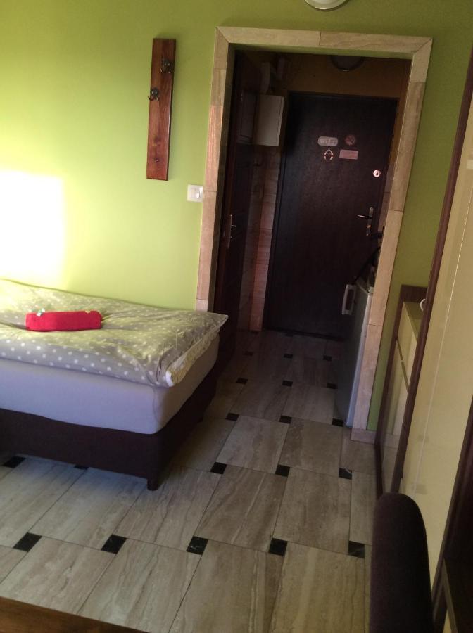 Mika Rooms Raclawicka 144 & Wislicka 3 Studio - Adults Only Warsaw Ngoại thất bức ảnh