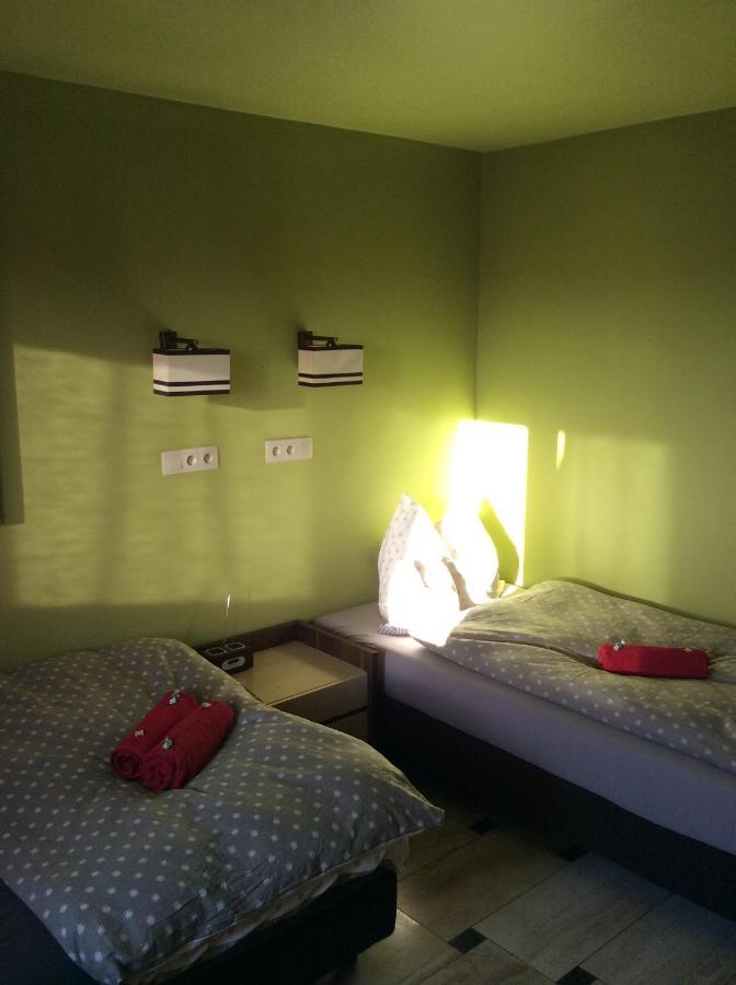 Mika Rooms Raclawicka 144 & Wislicka 3 Studio - Adults Only Warsaw Ngoại thất bức ảnh